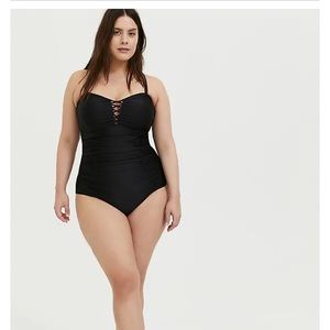 Torrid LATTICE RUCHED WIRELESS ONE-PIECE SWIMSUIT - BLACK